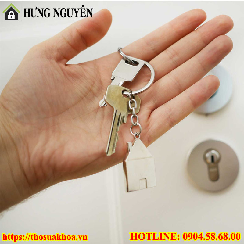 Làm Lại Chìa Khóa Cơ Cửa Nhà Cho Khách Hàng