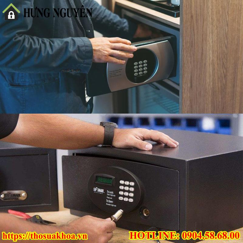 Thợ qua tận khách sạn mở két mini cho khách
