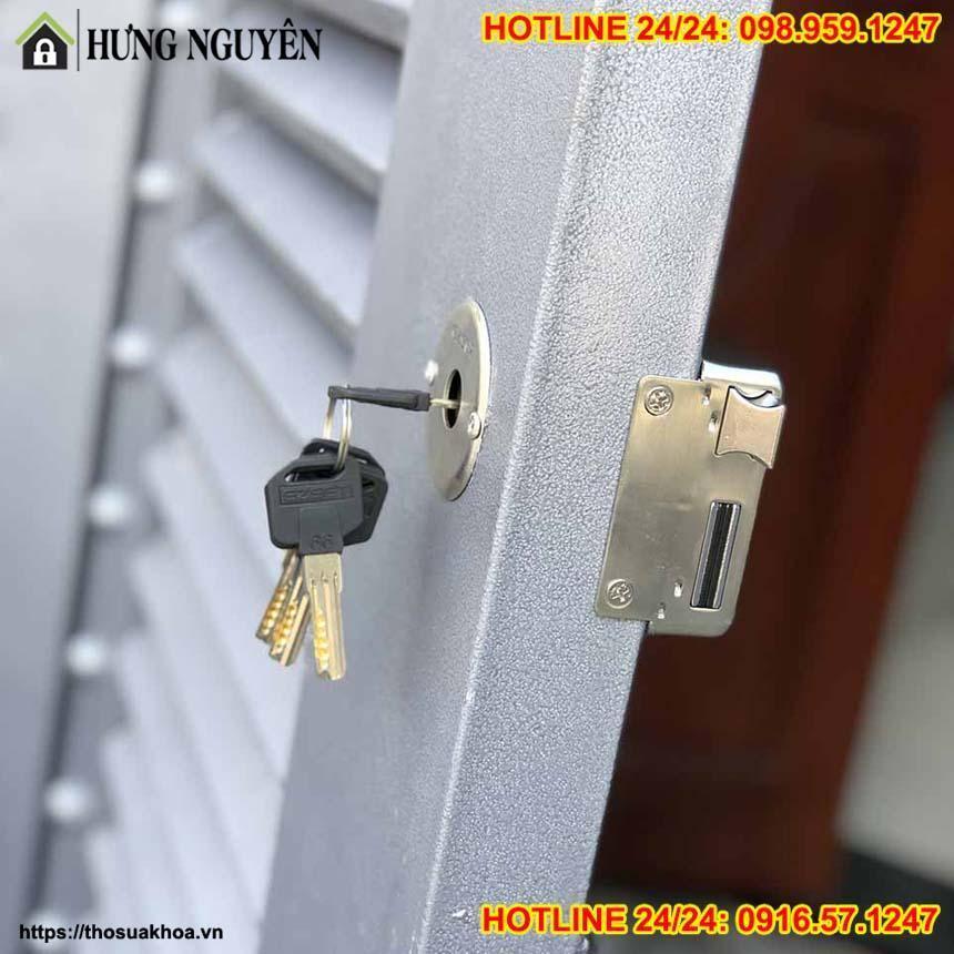 Thay Khóa Cổng Chống Rỉ Sét