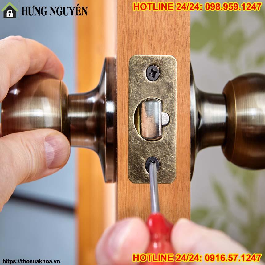 Thợ Mở Khóa Tại Diên Hồng