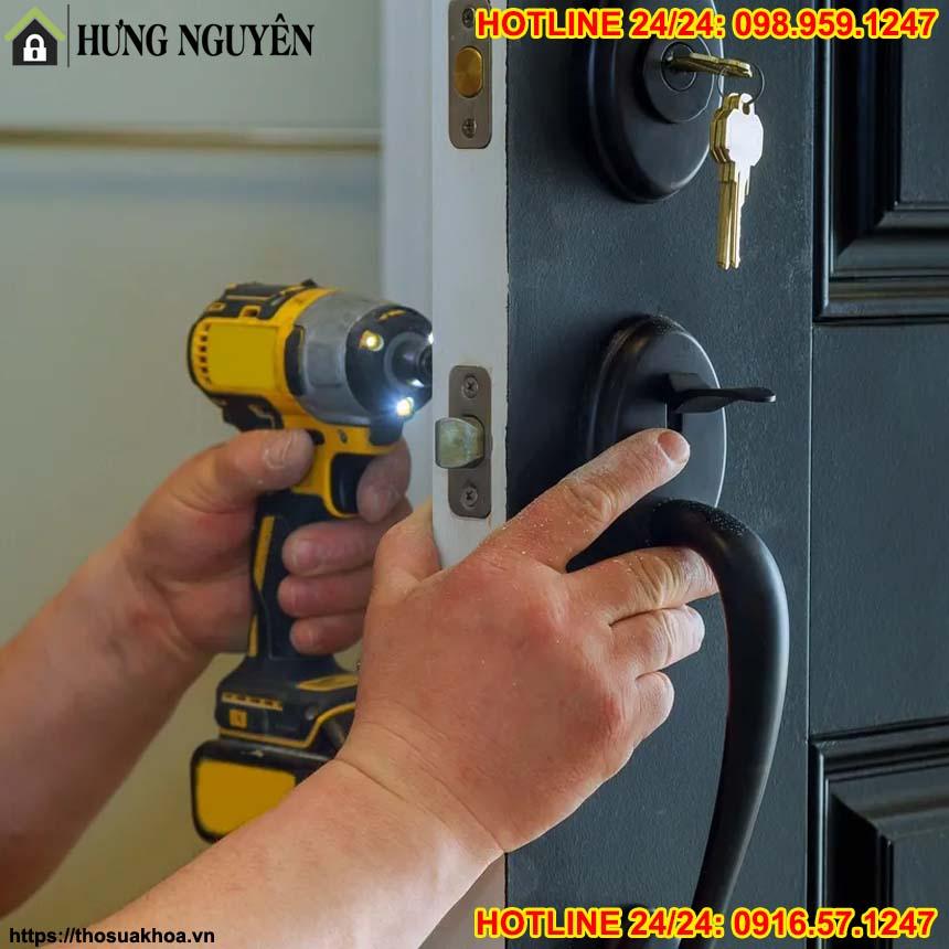 Thợ Mở Khóa Tại Lưu Kiếm