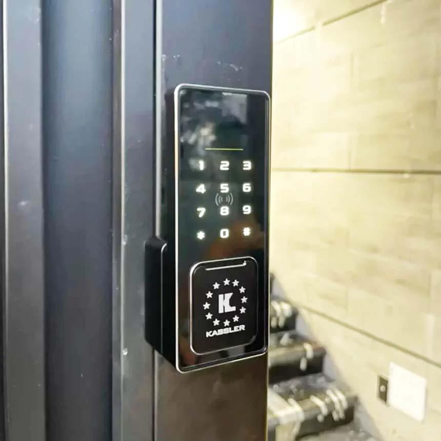 Thợ Mở Khóa Tại Vị Tân