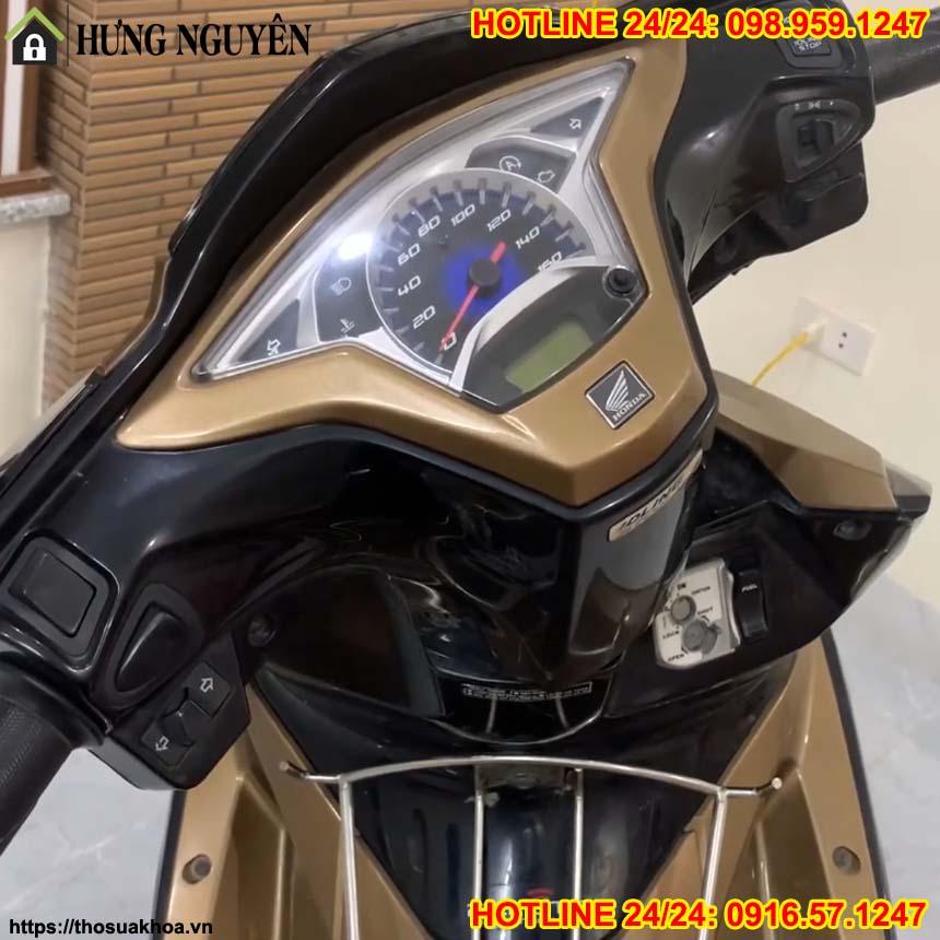 Cách mở khóa cổ xe Air Blade bị kẹt