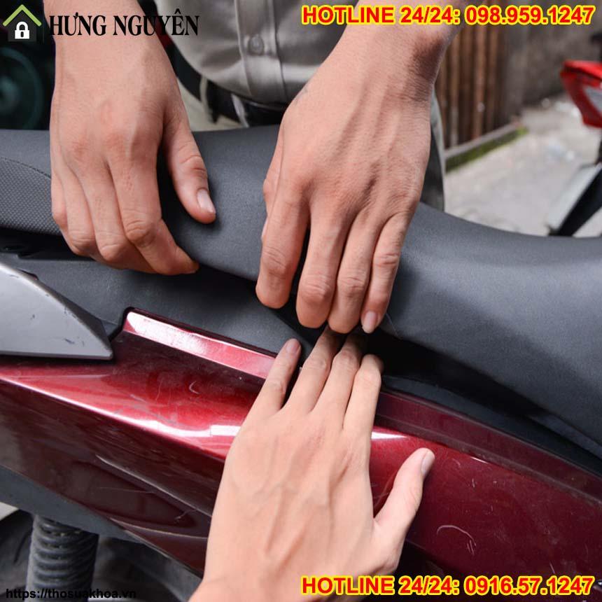 Nâng yên Luồn tay Xe Máy