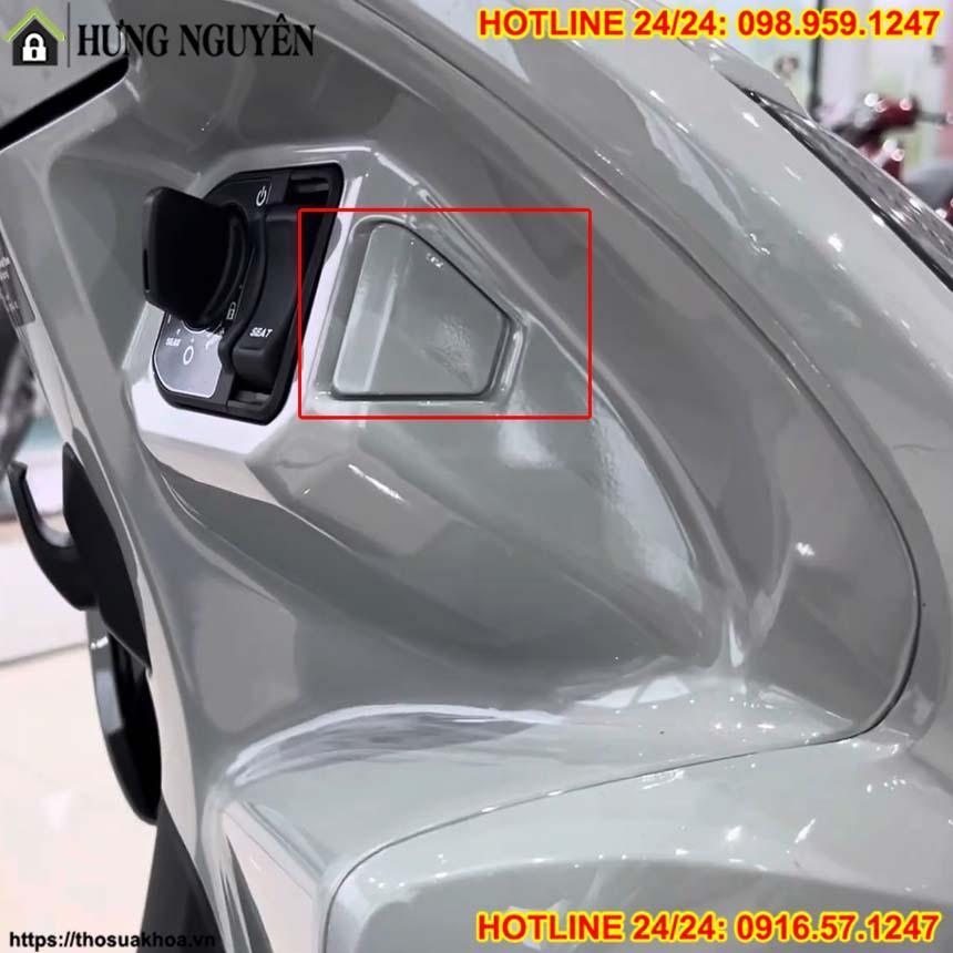 Nắp che khẩn cấp xe Vision