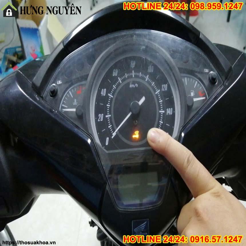 Smartkey Vision nhấp nháy đèn vàng