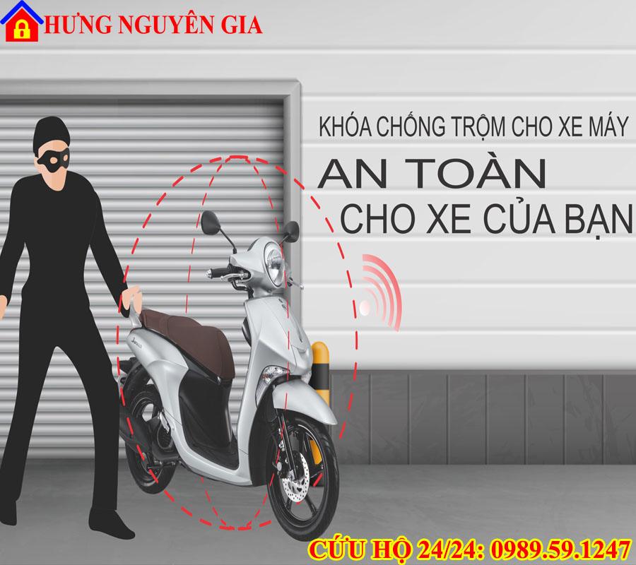 lắp khóa chống trộm xe máy