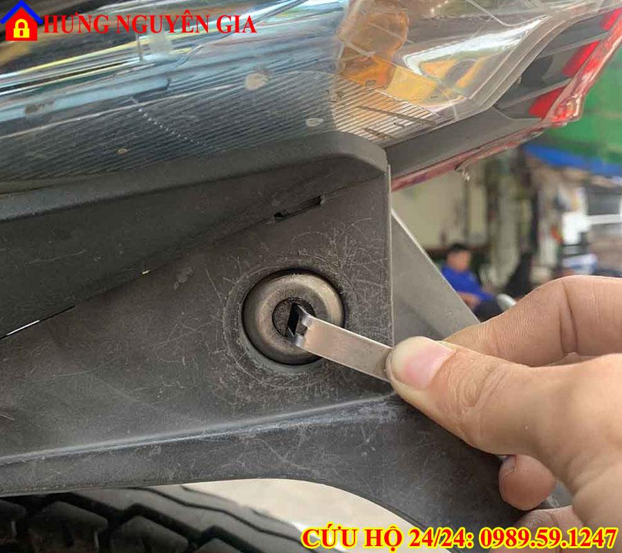 Thợ mở cốp xe máy khẩn cấp