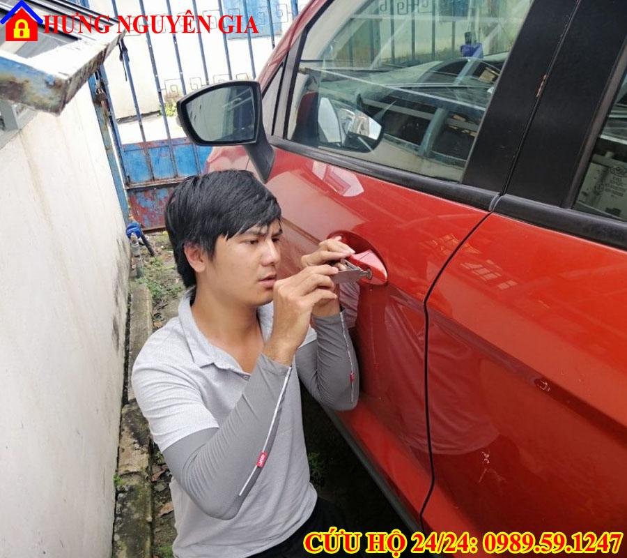 Thợ Mở Khóa Cửa Ô Tô Cấp Tốc 24/7