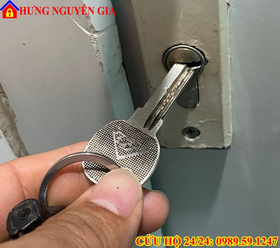 ổ khóa cửa bị kẹt